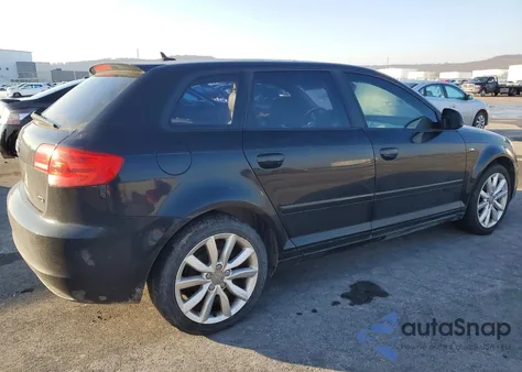 2010 Audi A3 Premium z USA, uszkodzony, nr VIN WAUBJAFM5AA044607